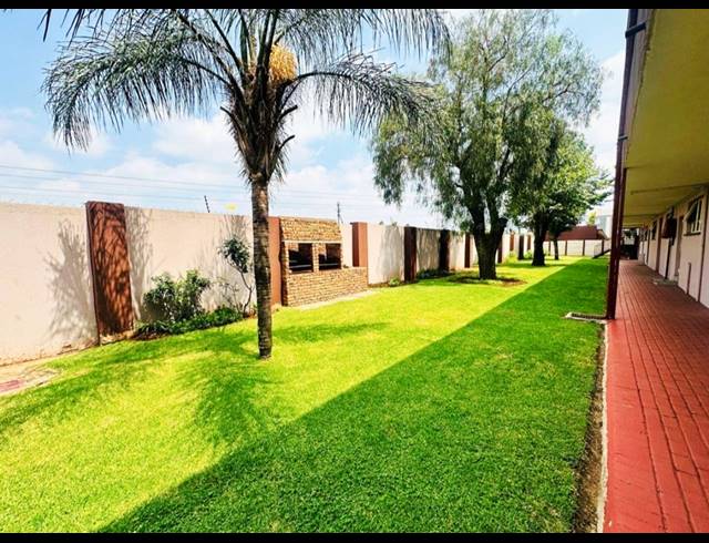 2 BEDROOM TOWNHOUSE FOR SALE IN VERWOERDPARK